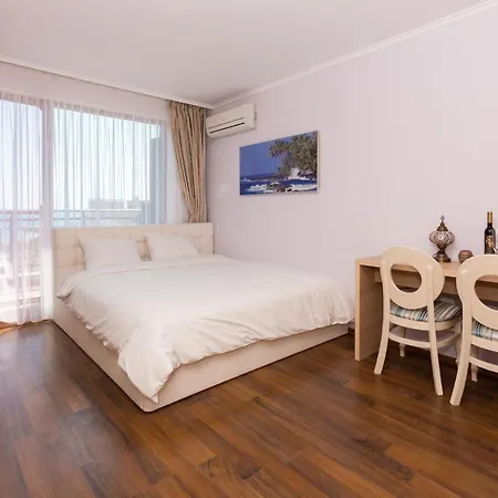 Lejlighed Luxury Svetlana In Rose Garden, Pomorie