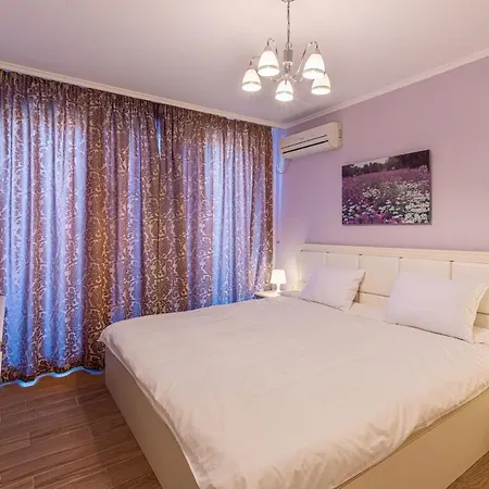 Lejlighed Luxury Svetlana In Rose Garden,